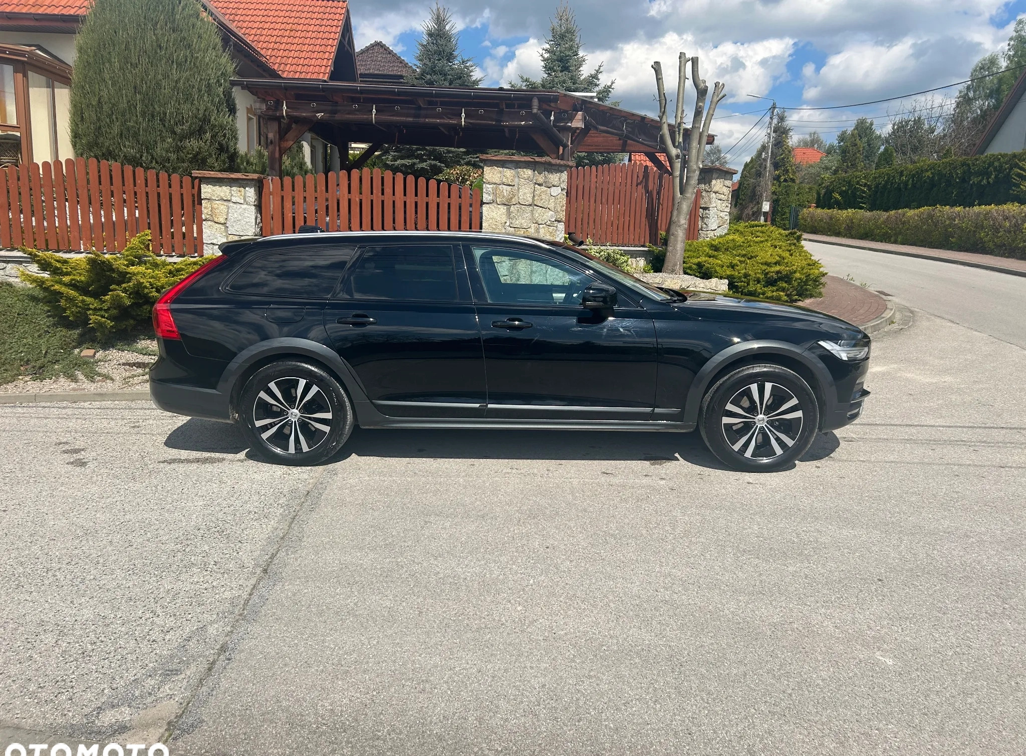 Volvo V90 Cross Country cena 142677 przebieg: 160000, rok produkcji 2019 z Kielce małe 596